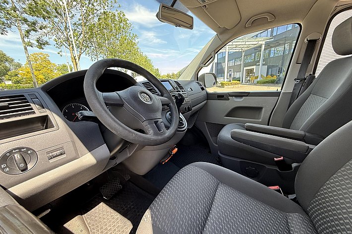 Volkswagen  Kombi Transporter CAMPER, AUTOMAAT, AIRCO, DEALER ONDERHOUDEN.