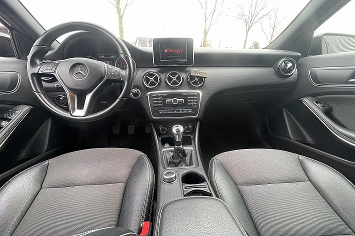 Mercedes-Benz A-Klasse 180 Ambition CRUISE CONTROL, GOED ONDERHOUDEN, STOELVERWARMING, SPORTSTOELEN, NAVI, PDC VOOR EN ACHTER.