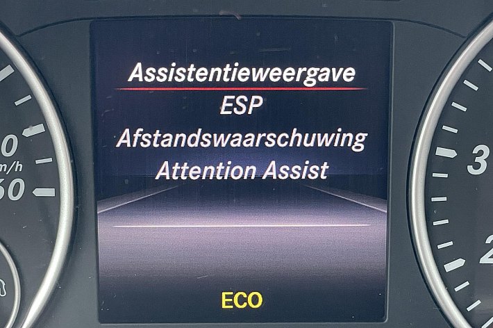 Mercedes-Benz A-Klasse 180 Ambition CRUISE CONTROL, GOED ONDERHOUDEN, STOELVERWARMING, SPORTSTOELEN, NAVI, PDC VOOR EN ACHTER.