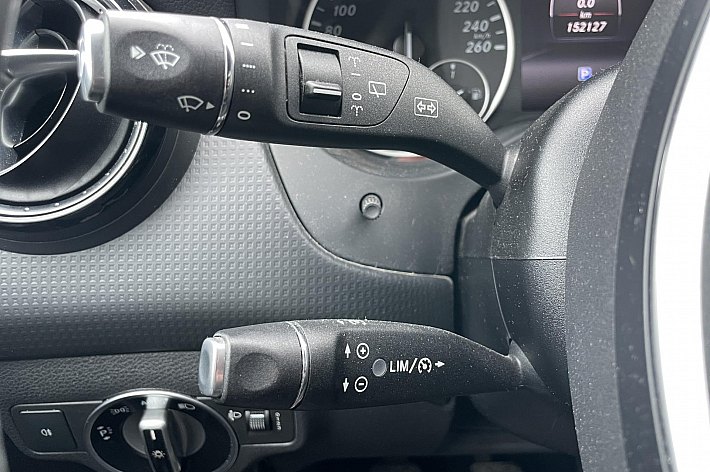 Mercedes-Benz A-Klasse 180 Ambition CRUISE CONTROL, GOED ONDERHOUDEN, STOELVERWARMING, SPORTSTOELEN, NAVI, PDC VOOR EN ACHTER.