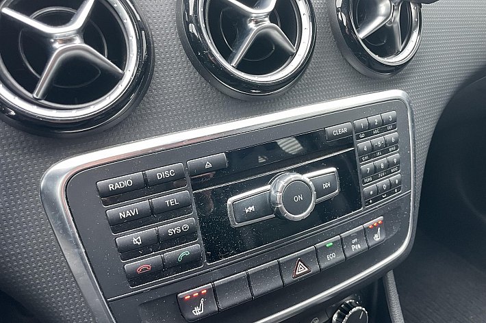 Mercedes-Benz A-Klasse 180 Ambition CRUISE CONTROL, GOED ONDERHOUDEN, STOELVERWARMING, SPORTSTOELEN, NAVI, PDC VOOR EN ACHTER.