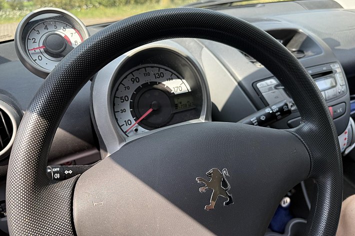 Peugeot 107 1.0-12V XS , AIRCO, 5 DEURS, VOLLEDIG ONDERHOUDEN, BOEKJES