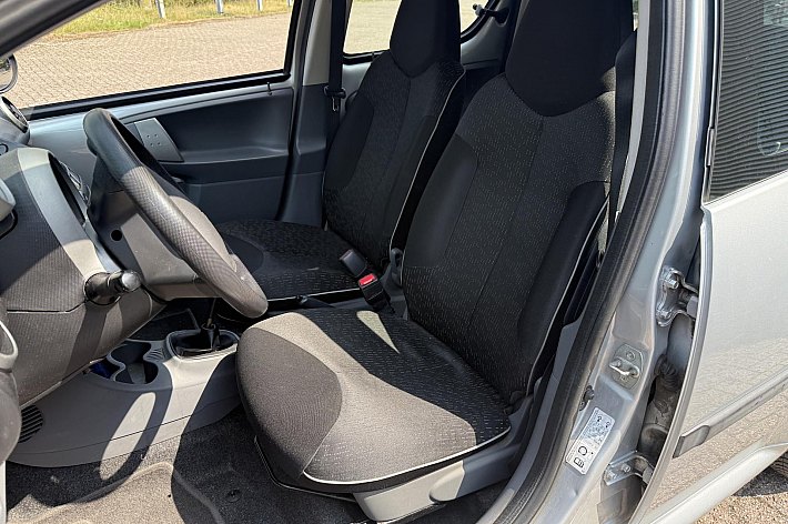 Peugeot 107 1.0-12V XS , AIRCO, 5 DEURS, VOLLEDIG ONDERHOUDEN, BOEKJES