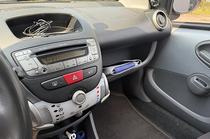Peugeot 107 1.0-12V XS , AIRCO, 5 DEURS, VOLLEDIG ONDERHOUDEN, BOEKJES