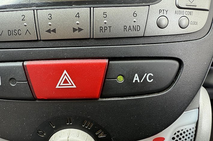 Peugeot 107 1.0-12V XS , AIRCO, 5 DEURS, VOLLEDIG ONDERHOUDEN, BOEKJES