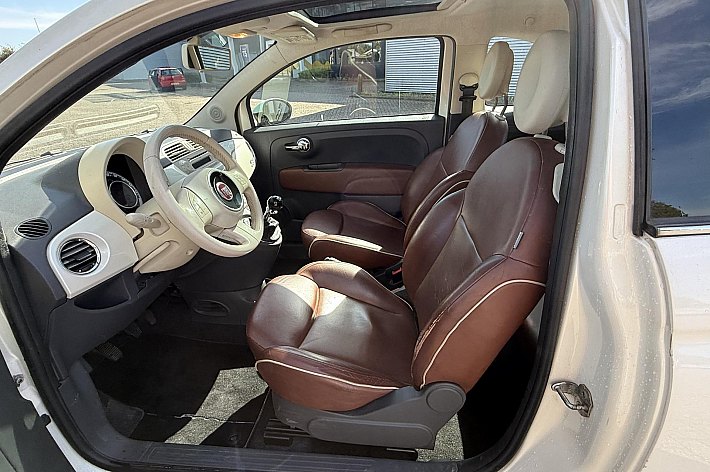 Fiat 500 0.9 TwinAir Lounge , PANORAMADAK, AIRCO, LEDER, RADIO/CD, 122.341 KM NAP, RIJDT GOED , ALS HIJ WARM IS LOOPT HIJ WAT LAAG STATIONAIR, ZO INGERUILD ZO MEENEMEN