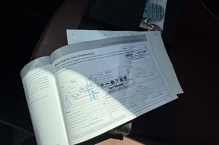 Fiat 500 0.9 TwinAir Lounge , PANORAMADAK, AIRCO, LEDER, RADIO/CD, 122.341 KM NAP, RIJDT GOED , ALS HIJ WARM IS LOOPT HIJ WAT LAAG STATIONAIR, ZO INGERUILD ZO MEENEMEN