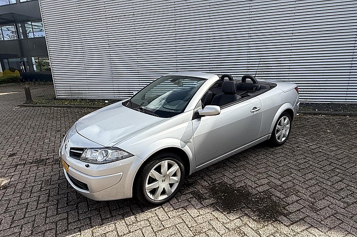 Renault Mégane Coupé-Cabriolet 2.0-16V Tech Line ZEER MOOIE, GOED ONDERHOUDEN EN NEDERLANDS GELEVERDE RENAULT MET 71DKM NAP.