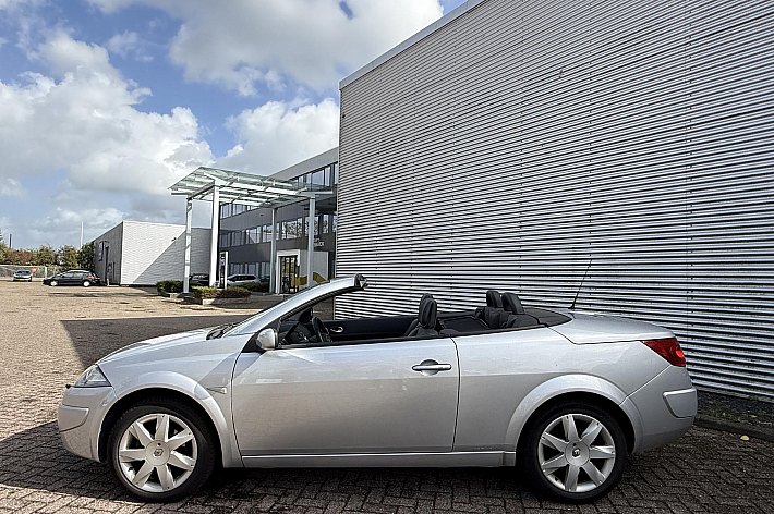 Renault Mégane Coupé-Cabriolet 2.0-16V Tech Line ZEER MOOIE, GOED ONDERHOUDEN EN NEDERLANDS GELEVERDE RENAULT MET 71DKM NAP.