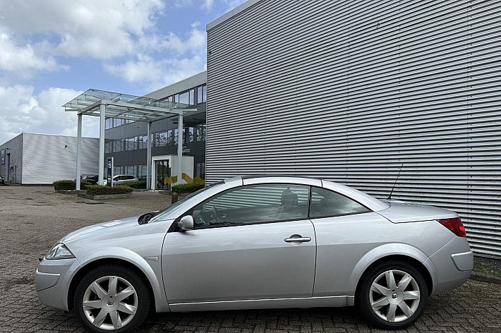 Renault Mégane Coupé-Cabriolet 2.0-16V Tech Line ZEER MOOIE, GOED ONDERHOUDEN EN NEDERLANDS GELEVERDE RENAULT MET 71DKM NAP.