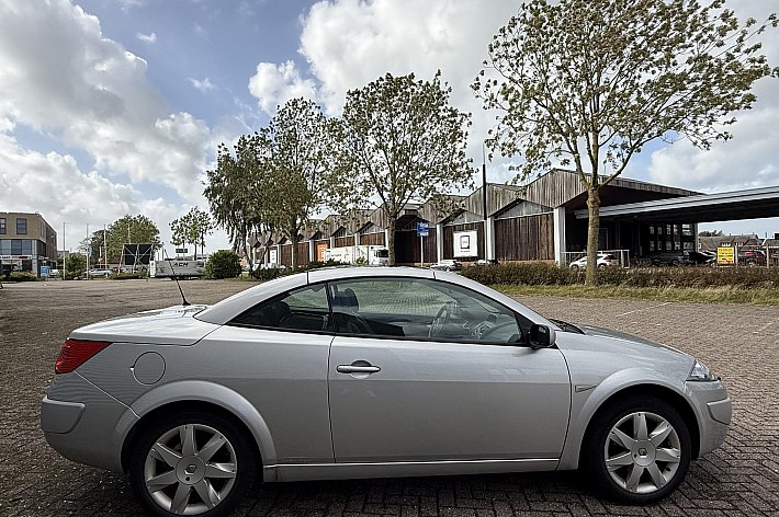 Renault Mégane Coupé-Cabriolet 2.0-16V Tech Line ZEER MOOIE, GOED ONDERHOUDEN EN NEDERLANDS GELEVERDE RENAULT MET 71DKM NAP.