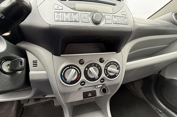 Suzuki Alto 1.0 Comfort Plus AIRCO, 5 DEURS, 134.486 KM NAP, ELECTRISCHE RAMEN, 4 NIEUWE BANDEN, DEALERONDERHOUDEN, DRUKGROEP LAGER VAN DE KOPPELING HOORBAAR, RIJDT PERFECT MAAR DE KOPPELING ZAL OP DEN DUUR VERVANGEN MOETEN WORDEN, PRIJS ZO MEE 2499,= OF MET NIEUWE K