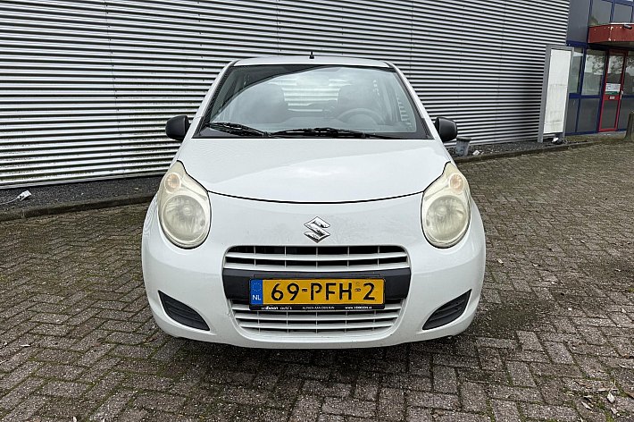 Suzuki Alto 1.0 Comfort Plus AIRCO, 5 DEURS, 134.486 KM NAP, ELECTRISCHE RAMEN, 4 NIEUWE BANDEN, DEALERONDERHOUDEN, DRUKGROEP LAGER VAN DE KOPPELING HOORBAAR, RIJDT PERFECT MAAR DE KOPPELING ZAL OP DEN DUUR VERVANGEN MOETEN WORDEN, PRIJS ZO MEE 2499,= OF MET NIEUWE K