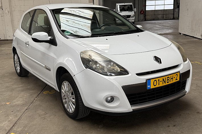 Renault Clio 1.2 Collection , CRUISE CONTROL, AIRCO, TREKHAAK, KEURIG ONDERHOUDEN, BOEKJES AANWEZIG