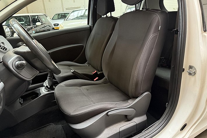 Renault Clio 1.2 Collection , CRUISE CONTROL, AIRCO, TREKHAAK, KEURIG ONDERHOUDEN, BOEKJES AANWEZIG