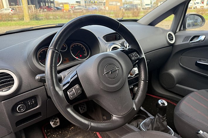 Opel Corsa 1.4-16V Color Edition , INRUILER VOOR ONDERDELEN OF OPKNAPPEN, AUTO HEEFT NIEUWE UITLAAT, GOEDE BANDEN , RIJDT PRIMA, WORDT VERKOCHT ALS OPKNAPPER/ONDERDELEN AUTO IN DE STAAT ZOALS HIJ IS!!