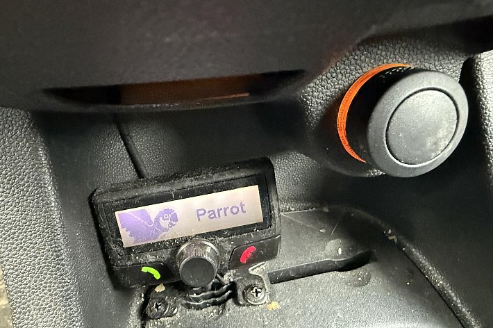 Opel Corsa 1.4-16V Color Edition , INRUILER VOOR ONDERDELEN OF OPKNAPPEN, AUTO HEEFT NIEUWE UITLAAT, GOEDE BANDEN , RIJDT PRIMA, WORDT VERKOCHT ALS OPKNAPPER/ONDERDELEN AUTO IN DE STAAT ZOALS HIJ IS!!