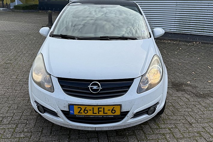 Opel Corsa 1.4-16V Color Edition , INRUILER VOOR ONDERDELEN OF OPKNAPPEN, AUTO HEEFT NIEUWE UITLAAT, GOEDE BANDEN , RIJDT PRIMA, WORDT VERKOCHT ALS OPKNAPPER/ONDERDELEN AUTO IN DE STAAT ZOALS HIJ IS!!