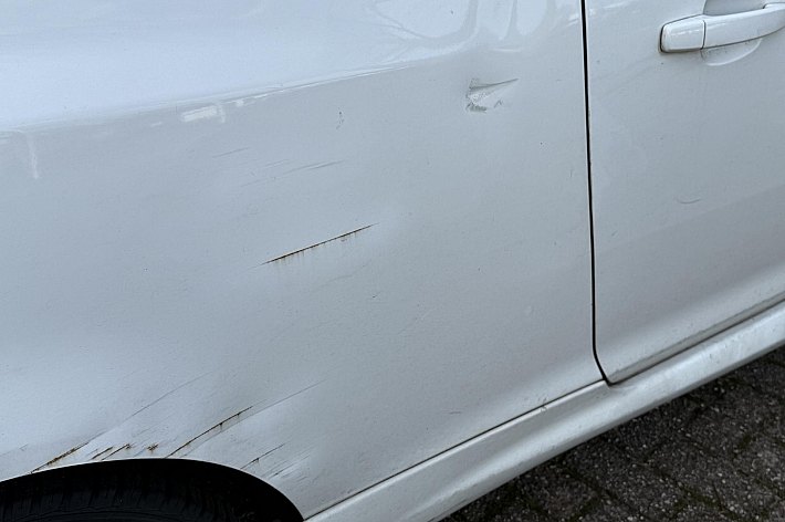 Opel Corsa 1.4-16V Color Edition , INRUILER VOOR ONDERDELEN OF OPKNAPPEN, AUTO HEEFT NIEUWE UITLAAT, GOEDE BANDEN , RIJDT PRIMA, WORDT VERKOCHT ALS OPKNAPPER/ONDERDELEN AUTO IN DE STAAT ZOALS HIJ IS!!