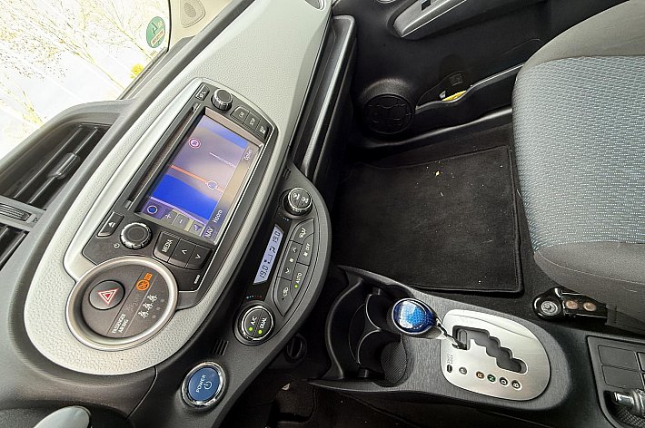 Toyota Yaris 1.5 Full Hybrid Aspiration , AUTOMAAT, AIRCO, 5 DEURS, DEALER ONDERHOUDEN BOEKJES AANWEZIG, RIJDT SUPER ZUINIG,KLEIN LAKBESCHADIGINGETJE OP DE ACHTERKLEP ZIE LAATSTE FOTO’S ( HIER IS REKENING MEE GEHOUDEN MET DE PRIJS )