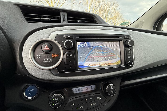 Toyota Yaris 1.5 Full Hybrid Aspiration , AUTOMAAT, AIRCO, 5 DEURS, DEALER ONDERHOUDEN BOEKJES AANWEZIG, RIJDT SUPER ZUINIG,KLEIN LAKBESCHADIGINGETJE OP DE ACHTERKLEP ZIE LAATSTE FOTO’S ( HIER IS REKENING MEE GEHOUDEN MET DE PRIJS )