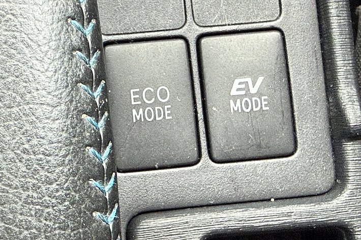 Toyota Yaris 1.5 Full Hybrid Aspiration , AUTOMAAT, AIRCO, 5 DEURS, DEALER ONDERHOUDEN BOEKJES AANWEZIG, RIJDT SUPER ZUINIG,KLEIN LAKBESCHADIGINGETJE OP DE ACHTERKLEP ZIE LAATSTE FOTO’S ( HIER IS REKENING MEE GEHOUDEN MET DE PRIJS )