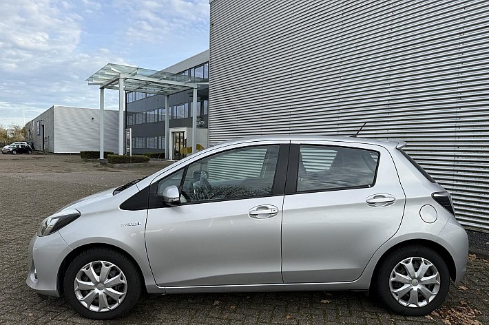 Toyota Yaris 1.5 Full Hybrid Aspiration , AUTOMAAT, AIRCO, 5 DEURS, DEALER ONDERHOUDEN BOEKJES AANWEZIG, RIJDT SUPER ZUINIG, INRUIL MOGELIJK