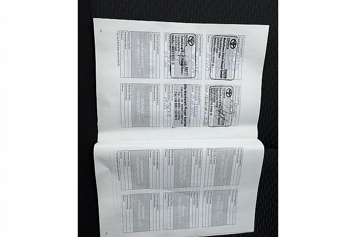 Toyota Yaris 1.5 Full Hybrid Aspiration , AUTOMAAT, AIRCO, 5 DEURS, DEALER ONDERHOUDEN BOEKJES AANWEZIG, RIJDT SUPER ZUINIG,KLEIN LAKBESCHADIGINGETJE OP DE ACHTERKLEP ZIE LAATSTE FOTO’S ( HIER IS REKENING MEE GEHOUDEN MET DE PRIJS )