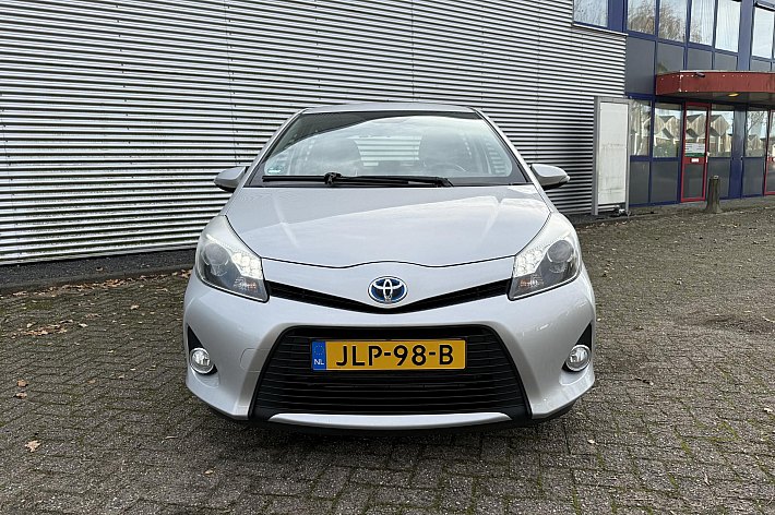Toyota Yaris 1.5 Full Hybrid Aspiration , AUTOMAAT, AIRCO, 5 DEURS, DEALER ONDERHOUDEN BOEKJES AANWEZIG, RIJDT SUPER ZUINIG,KLEIN LAKBESCHADIGINGETJE OP DE ACHTERKLEP ZIE LAATSTE FOTO’S ( HIER IS REKENING MEE GEHOUDEN MET DE PRIJS )