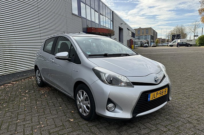 Toyota Yaris 1.5 Full Hybrid Aspiration , AUTOMAAT, AIRCO, 5 DEURS, DEALER ONDERHOUDEN BOEKJES AANWEZIG, RIJDT SUPER ZUINIG, INRUIL MOGELIJK
