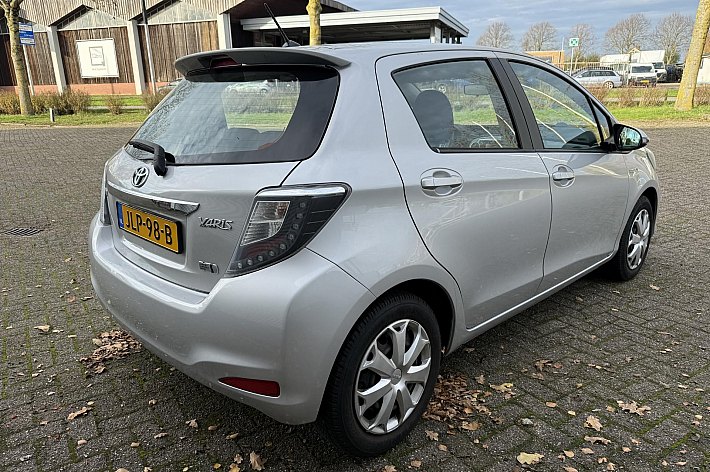 Toyota Yaris 1.5 Full Hybrid Aspiration , AUTOMAAT, AIRCO, 5 DEURS, DEALER ONDERHOUDEN BOEKJES AANWEZIG, RIJDT SUPER ZUINIG, INRUIL MOGELIJK