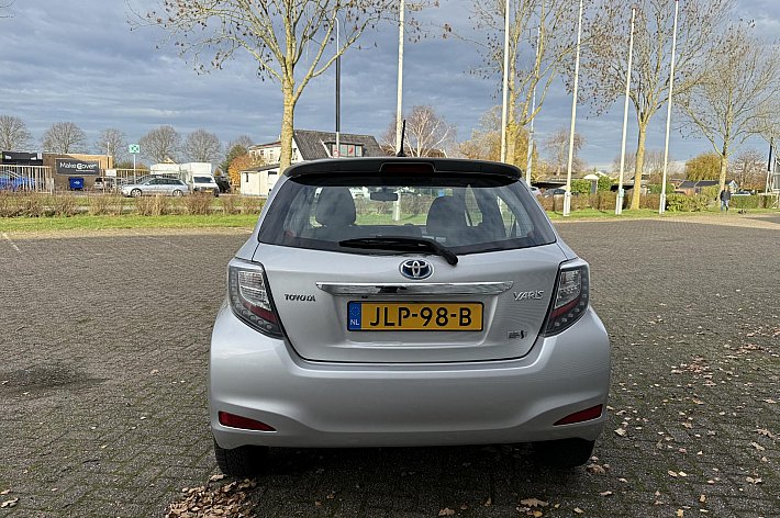 Toyota Yaris 1.5 Full Hybrid Aspiration , AUTOMAAT, AIRCO, 5 DEURS, DEALER ONDERHOUDEN BOEKJES AANWEZIG, RIJDT SUPER ZUINIG, INRUIL MOGELIJK