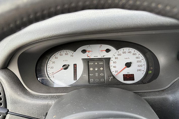 Renault Scénic 2.0-16V Privilège , AUTOMAAT, AIRCO, NIET MOOI, RIJDT EN SCHAKELT GOED, DISTRIBUTIE BIJ 210.000 VERVANGEN, GOEDKOOP AUTOMAAT RIJDEN!!! BLANKE LAK MOTORKAP EN DAK NIET MOOI !!