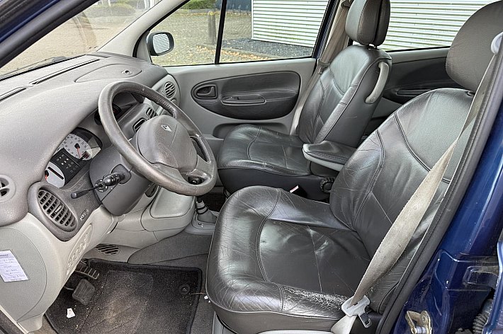 Renault Scénic 2.0-16V Privilège , AUTOMAAT, AIRCO, NIET MOOI, RIJDT EN SCHAKELT GOED, DISTRIBUTIE BIJ 210.000 VERVANGEN, GOEDKOOP AUTOMAAT RIJDEN!!! BLANKE LAK MOTORKAP EN DAK NIET MOOI !!