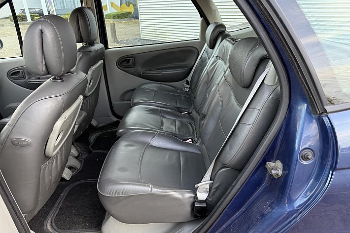 Renault Scénic 2.0-16V Privilège , AUTOMAAT, AIRCO, NIET MOOI, RIJDT EN SCHAKELT GOED, DISTRIBUTIE BIJ 210.000 VERVANGEN, GOEDKOOP AUTOMAAT RIJDEN!!! BLANKE LAK MOTORKAP EN DAK NIET MOOI !!