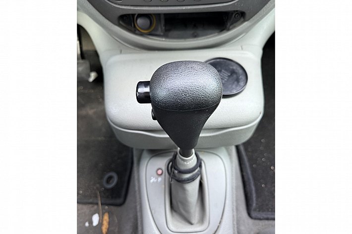 Renault Scénic 2.0-16V Privilège , AUTOMAAT, AIRCO, NIET MOOI, RIJDT EN SCHAKELT GOED, DISTRIBUTIE BIJ 210.000 VERVANGEN, GOEDKOOP AUTOMAAT RIJDEN!!! BLANKE LAK MOTORKAP EN DAK NIET MOOI !!