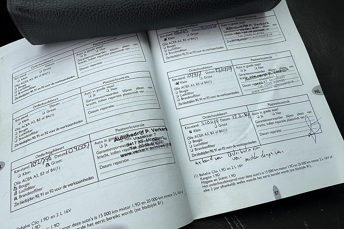 Renault Scénic 2.0-16V Privilège , AUTOMAAT, AIRCO, NIET MOOI, RIJDT EN SCHAKELT GOED, DISTRIBUTIE BIJ 210.000 VERVANGEN, GOEDKOOP AUTOMAAT RIJDEN!!! BLANKE LAK MOTORKAP EN DAK NIET MOOI !!