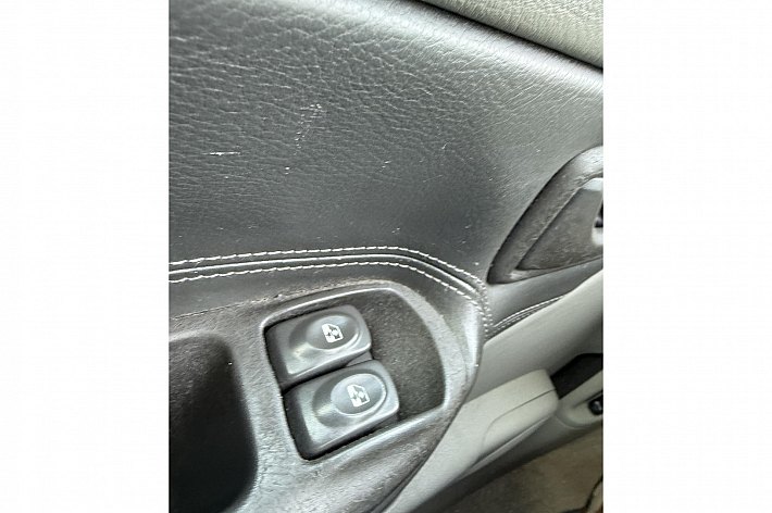 Renault Scénic 2.0-16V Privilège , AUTOMAAT, AIRCO, NIET MOOI, RIJDT EN SCHAKELT GOED, DISTRIBUTIE BIJ 210.000 VERVANGEN, GOEDKOOP AUTOMAAT RIJDEN!!! BLANKE LAK MOTORKAP EN DAK NIET MOOI !!