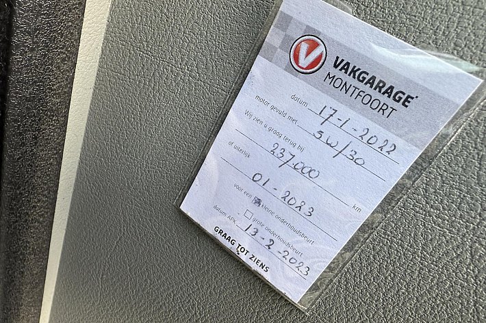 Renault Scénic 2.0-16V Privilège , AUTOMAAT, AIRCO, NIET MOOI, RIJDT EN SCHAKELT GOED, DISTRIBUTIE BIJ 210.000 VERVANGEN, GOEDKOOP AUTOMAAT RIJDEN!!! BLANKE LAK MOTORKAP EN DAK NIET MOOI !!