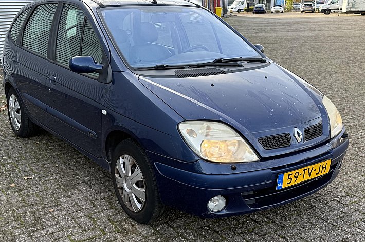 Renault Scénic 2.0-16V Privilège , AUTOMAAT, AIRCO, NIET MOOI, RIJDT EN SCHAKELT GOED, DISTRIBUTIE BIJ 210.000 VERVANGEN, GOEDKOOP AUTOMAAT RIJDEN!!! BLANKE LAK MOTORKAP EN DAK NIET MOOI !!