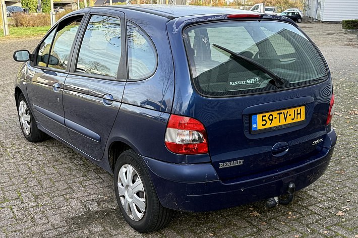 Renault Scénic 2.0-16V Privilège , AUTOMAAT, AIRCO, NIET MOOI, RIJDT EN SCHAKELT GOED, DISTRIBUTIE BIJ 210.000 VERVANGEN, GOEDKOOP AUTOMAAT RIJDEN!!! BLANKE LAK MOTORKAP EN DAK NIET MOOI !!