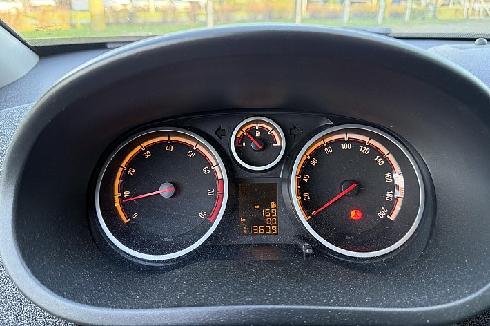 Opel Corsa 1.4-16V Cosmo , PANODAK, AIRCO, CRUISE, NAVI,HALF LEDER, PDC, TREKHAAK, 113.609 KM NAP, VOLLEDIG ONDERHOUDEN, ZEER NETTE EN PERFECT RIJDENDE CORSA