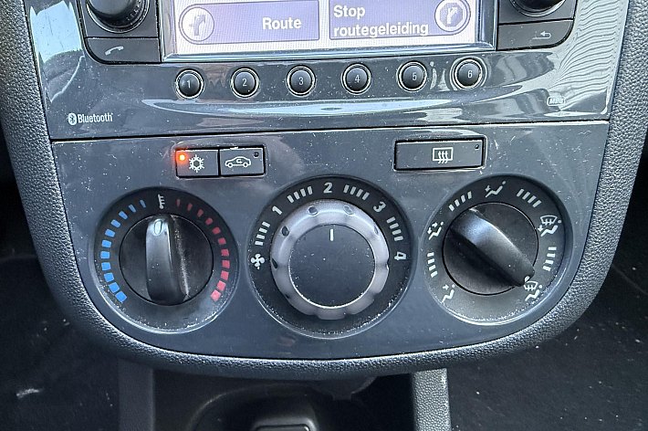 Opel Corsa 1.4-16V Cosmo , PANODAK, AIRCO, CRUISE, NAVI,HALF LEDER, PDC, TREKHAAK, 113.609 KM NAP, VOLLEDIG ONDERHOUDEN, ZEER NETTE EN PERFECT RIJDENDE CORSA