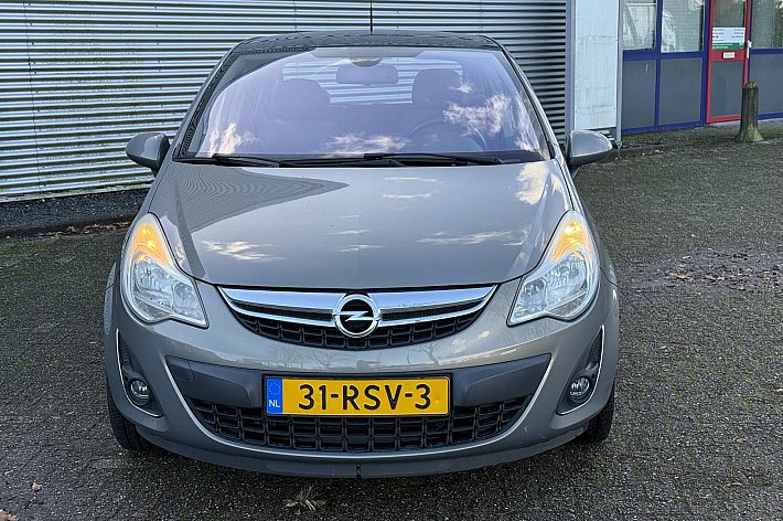 Opel Corsa 1.4-16V Cosmo , PANODAK, AIRCO, CRUISE, NAVI,HALF LEDER, PDC, TREKHAAK, 113.609 KM NAP, VOLLEDIG ONDERHOUDEN, ZEER NETTE EN PERFECT RIJDENDE CORSA
