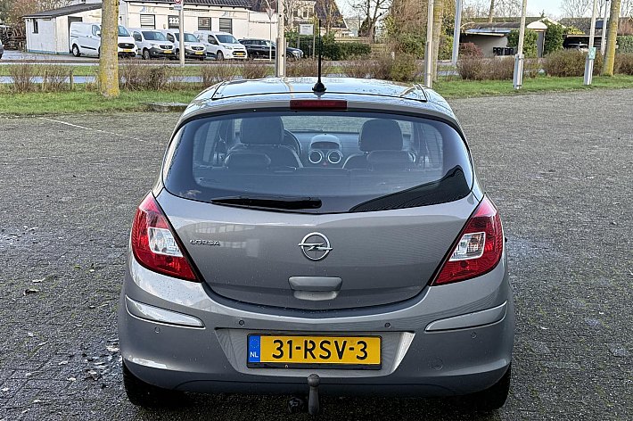 Opel Corsa 1.4-16V Cosmo , PANODAK, AIRCO, CRUISE, NAVI,HALF LEDER, PDC, TREKHAAK, 113.609 KM NAP, VOLLEDIG ONDERHOUDEN, ZEER NETTE EN PERFECT RIJDENDE CORSA