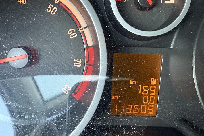 Opel Corsa 1.4-16V Cosmo , PANODAK, AIRCO, CRUISE, NAVI,HALF LEDER, PDC, TREKHAAK, 113.609 KM NAP, VOLLEDIG ONDERHOUDEN, ZEER NETTE EN PERFECT RIJDENDE CORSA