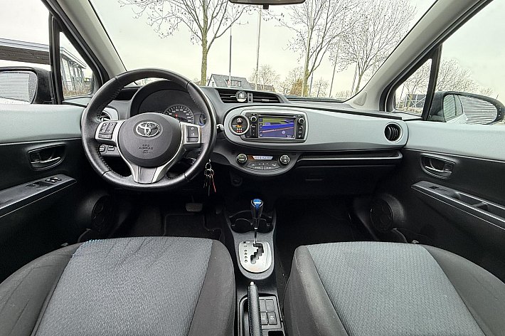 Toyota Yaris 1.5 Full Hybrid Aspiration , HYBRIDE, AIRCO, CRUISE CONTROLE, ELECTRISCHE RAMEN, TREKHAAK AFNEEMBAAR, VOLLEDIG ONDERHOUDEN, NL AUTO