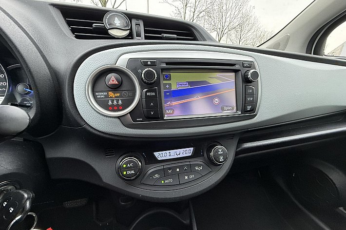 Toyota Yaris 1.5 Full Hybrid Aspiration , HYBRIDE, AIRCO, CRUISE CONTROLE, ELECTRISCHE RAMEN, TREKHAAK AFNEEMBAAR, VOLLEDIG ONDERHOUDEN, NL AUTO