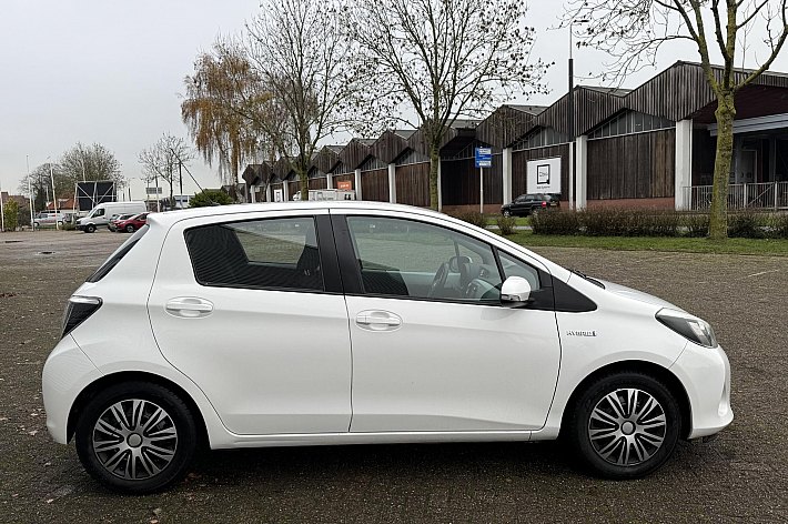 Toyota Yaris 1.5 Full Hybrid Aspiration , HYBRIDE, AIRCO, CRUISE CONTROLE, ELECTRISCHE RAMEN, TREKHAAK AFNEEMBAAR, VOLLEDIG ONDERHOUDEN, NL AUTO