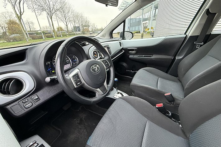 Toyota Yaris 1.5 Full Hybrid Aspiration , HYBRIDE, AIRCO, CRUISE CONTROLE, ELECTRISCHE RAMEN, TREKHAAK AFNEEMBAAR, VOLLEDIG ONDERHOUDEN, NL AUTO